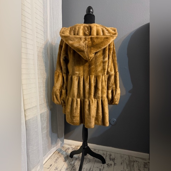 SOLD - Picture 4 of 8